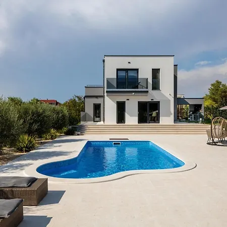 E&n * Brodarica (Sibenik-Knin)